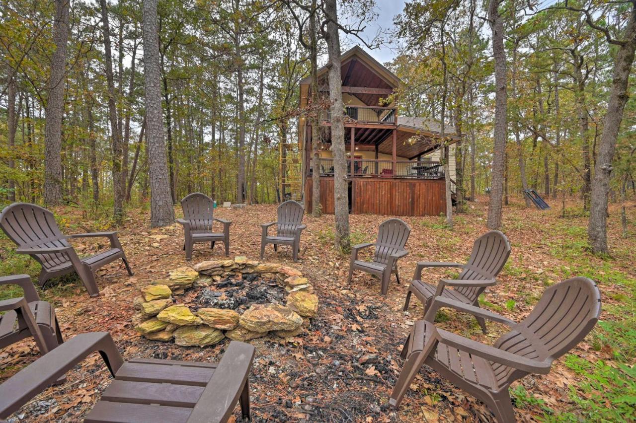 Tudor-Style Broken Bow Cottage With Hot Tub And Decks! Stephens Gap Eksteriør bilde