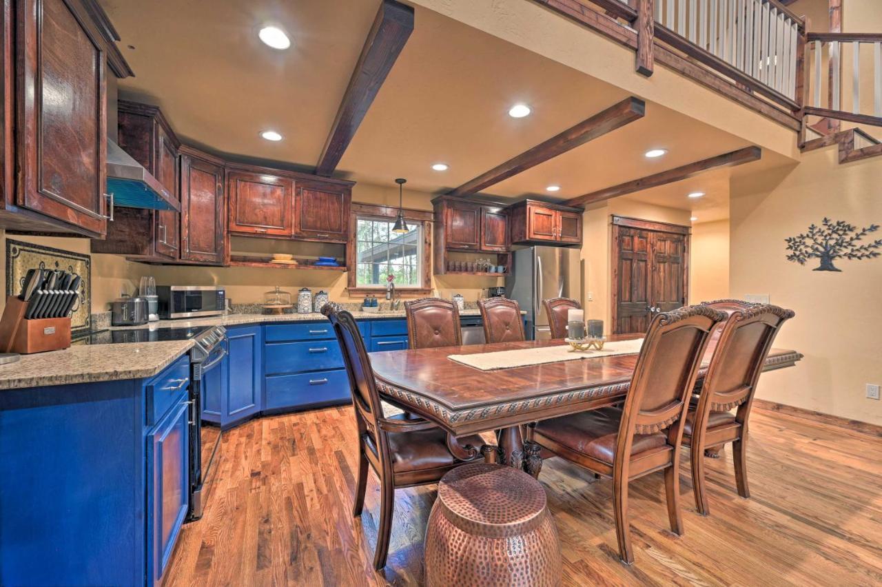 Tudor-Style Broken Bow Cottage With Hot Tub And Decks! Stephens Gap Eksteriør bilde
