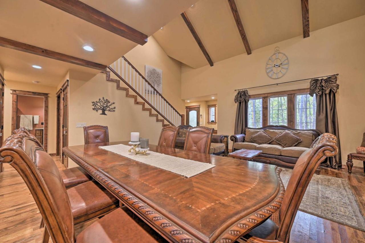 Tudor-Style Broken Bow Cottage With Hot Tub And Decks! Stephens Gap Eksteriør bilde