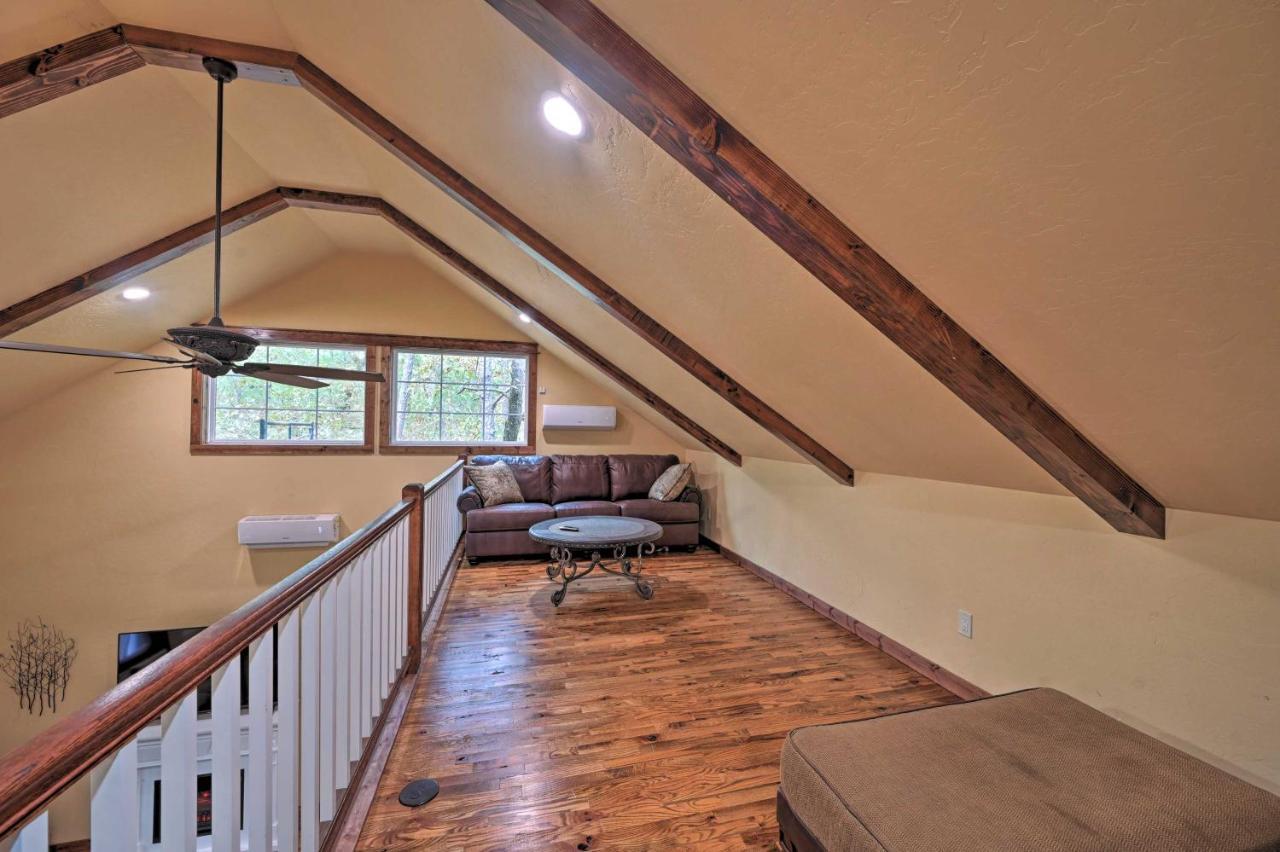 Tudor-Style Broken Bow Cottage With Hot Tub And Decks! Stephens Gap Eksteriør bilde