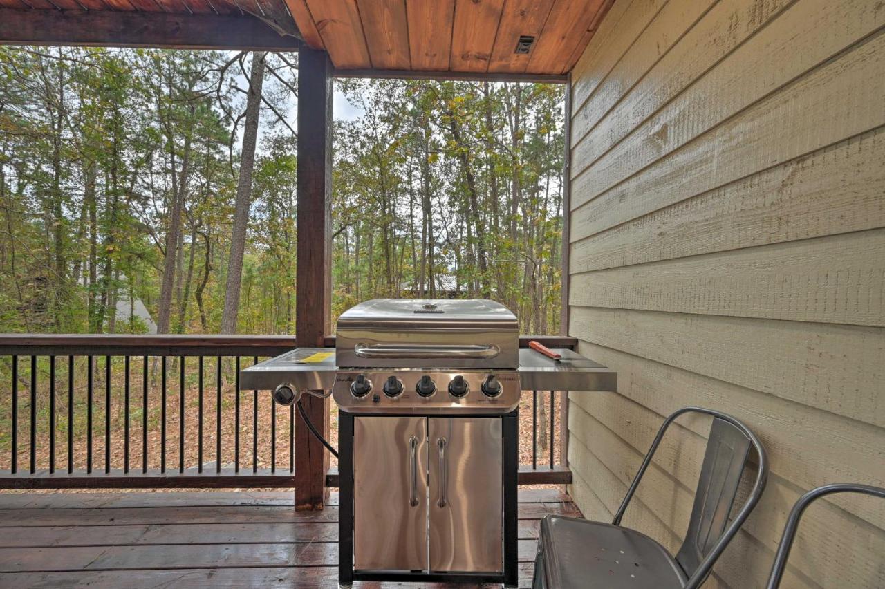 Tudor-Style Broken Bow Cottage With Hot Tub And Decks! Stephens Gap Eksteriør bilde