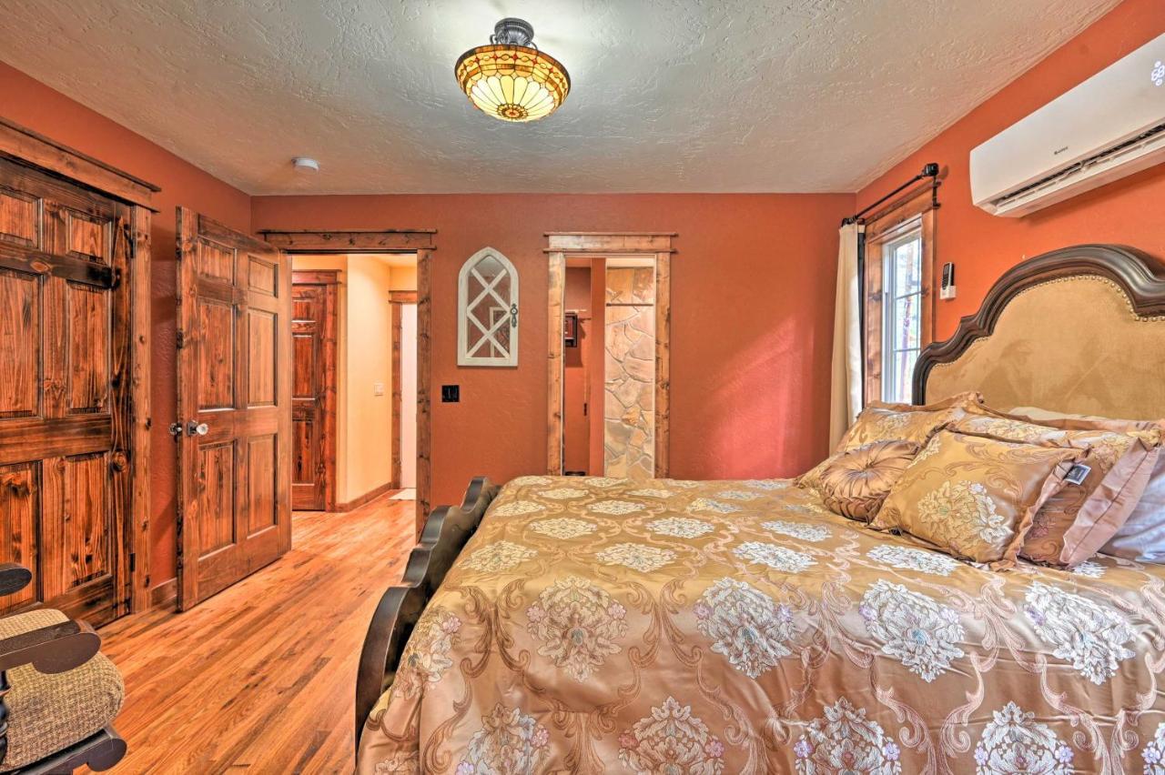 Tudor-Style Broken Bow Cottage With Hot Tub And Decks! Stephens Gap Eksteriør bilde