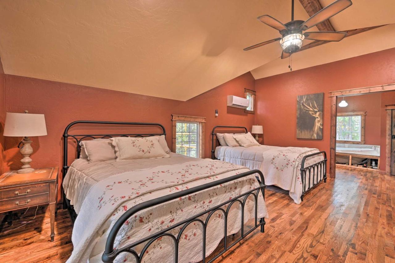 Tudor-Style Broken Bow Cottage With Hot Tub And Decks! Stephens Gap Eksteriør bilde