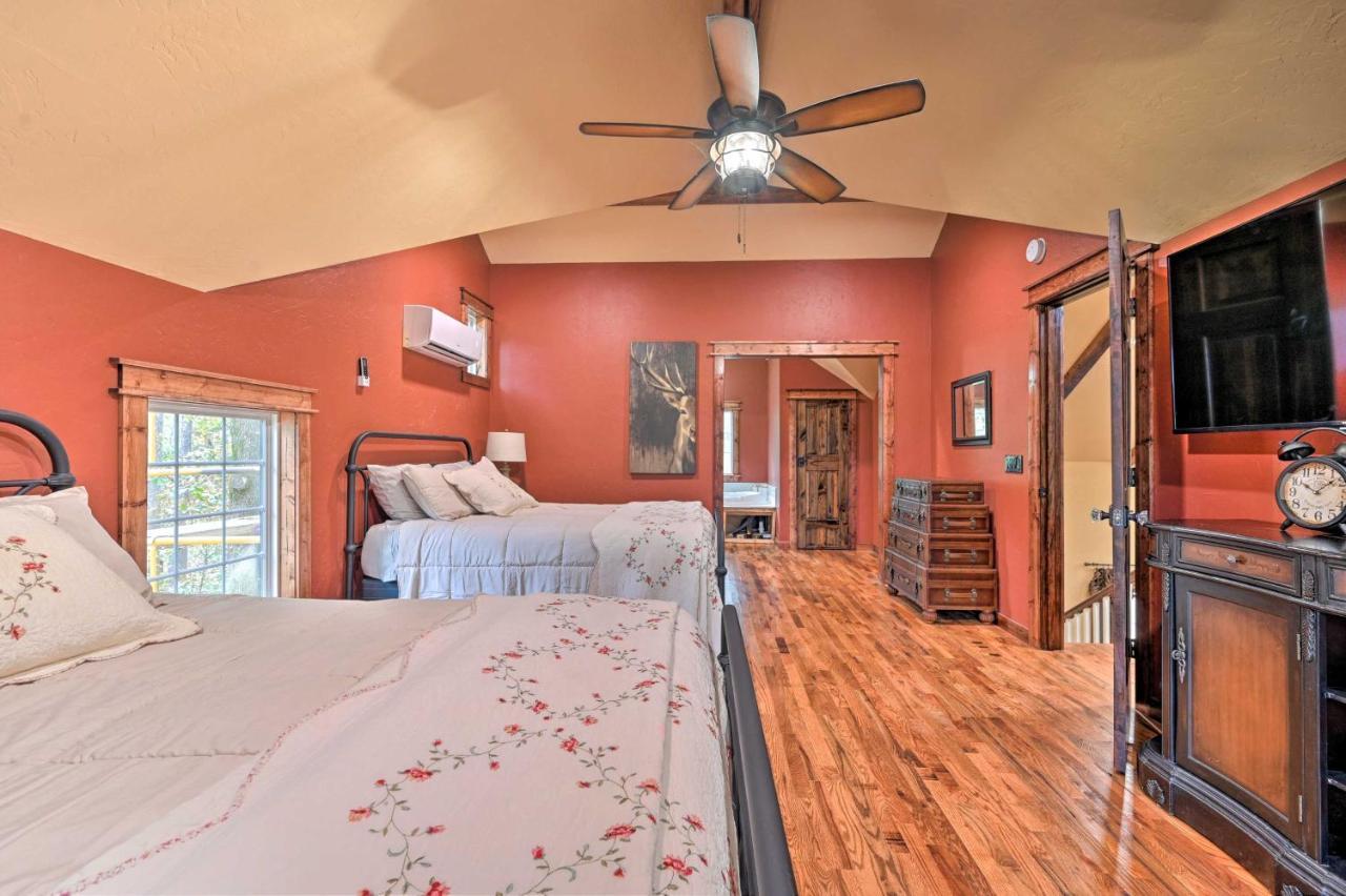 Tudor-Style Broken Bow Cottage With Hot Tub And Decks! Stephens Gap Eksteriør bilde