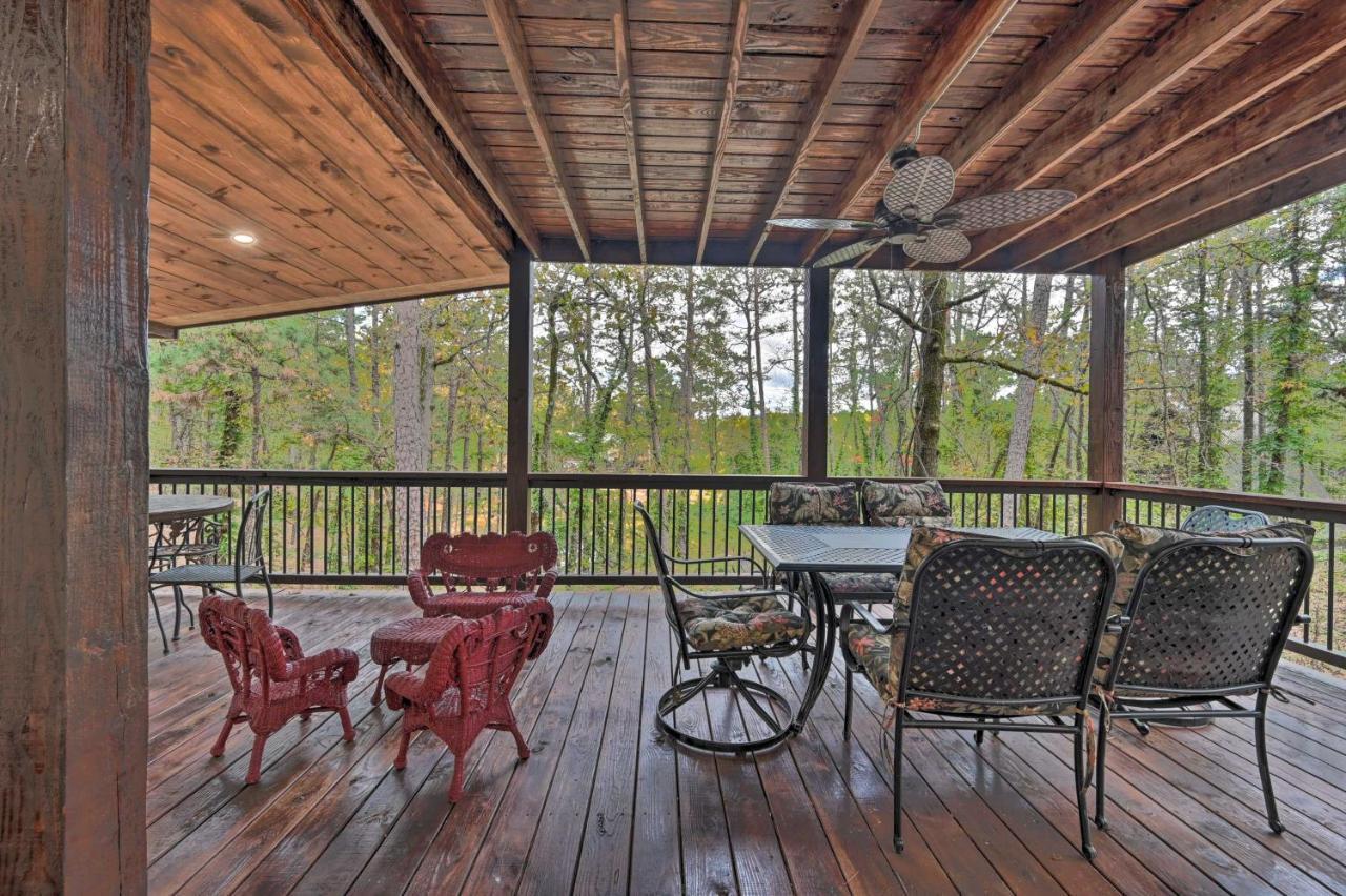 Tudor-Style Broken Bow Cottage With Hot Tub And Decks! Stephens Gap Eksteriør bilde