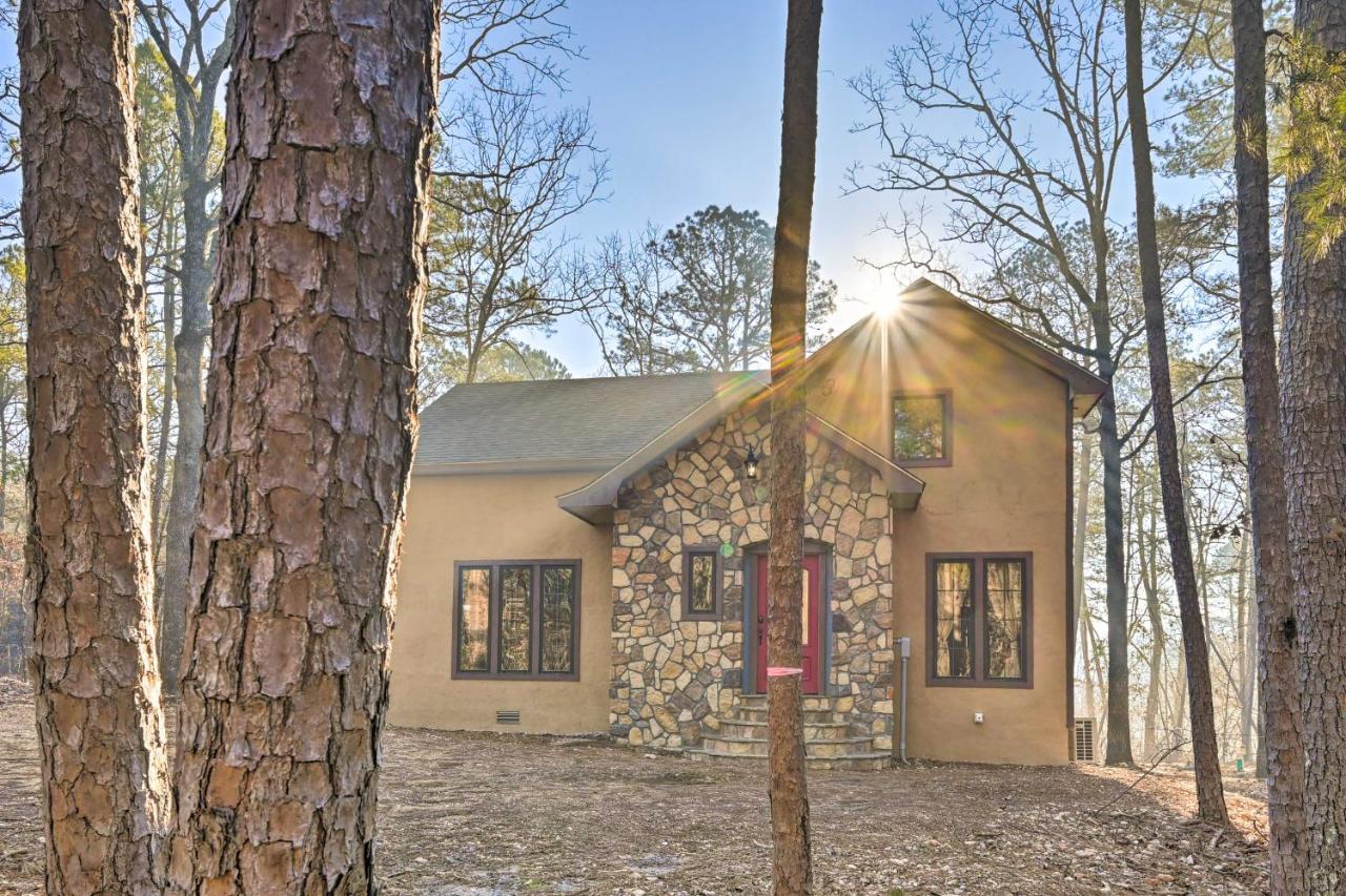 Tudor-Style Broken Bow Cottage With Hot Tub And Decks! Stephens Gap Eksteriør bilde
