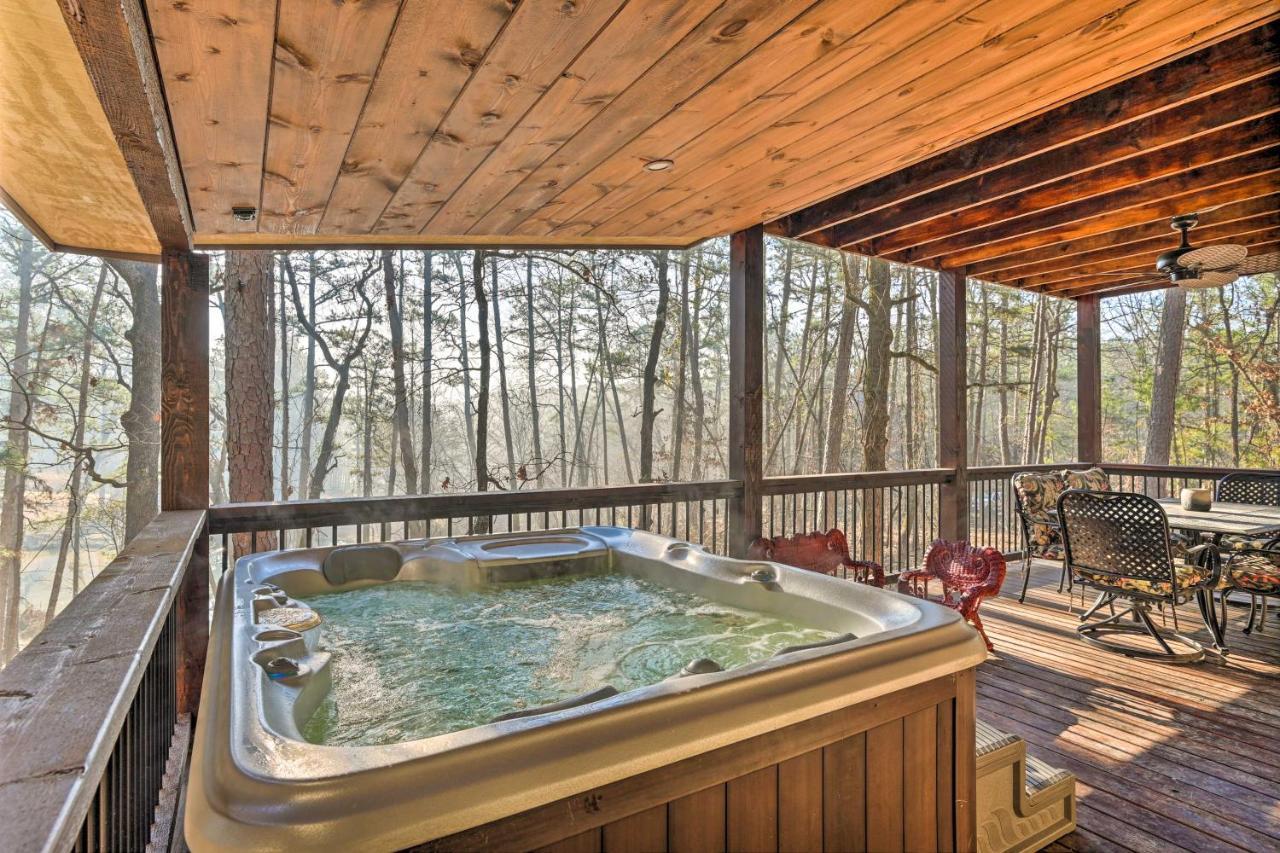 Tudor-Style Broken Bow Cottage With Hot Tub And Decks! Stephens Gap Eksteriør bilde