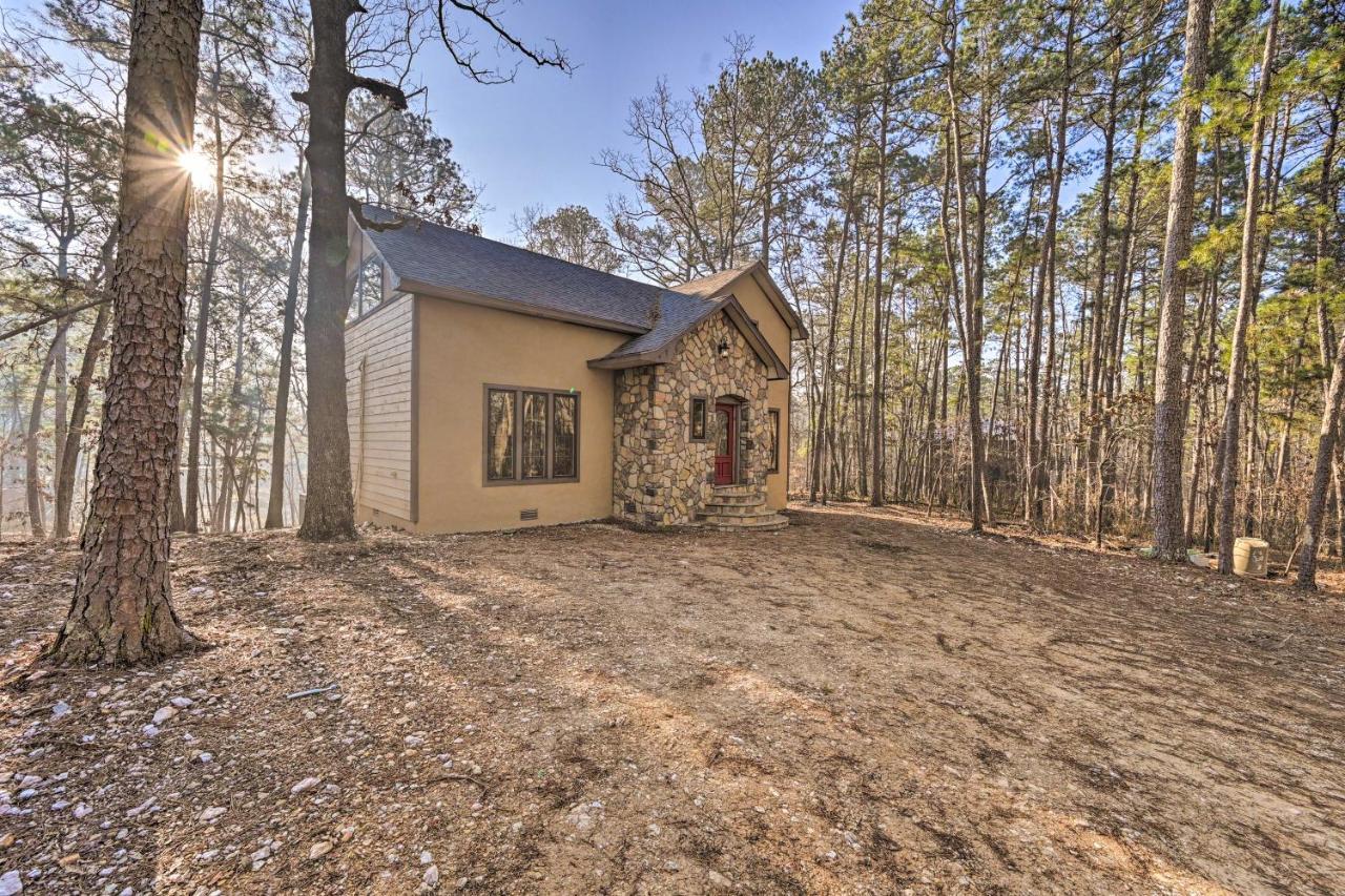 Tudor-Style Broken Bow Cottage With Hot Tub And Decks! Stephens Gap Eksteriør bilde
