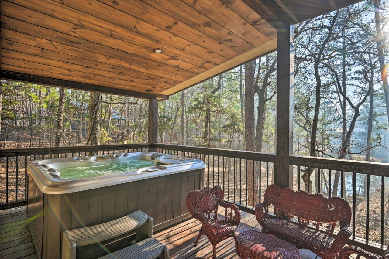 Tudor-Style Broken Bow Cottage With Hot Tub And Decks! Stephens Gap Eksteriør bilde